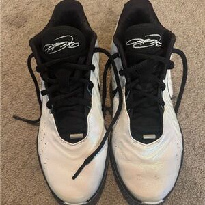 Gently used Nike Lebron XXI Basketball Men’s Size 11